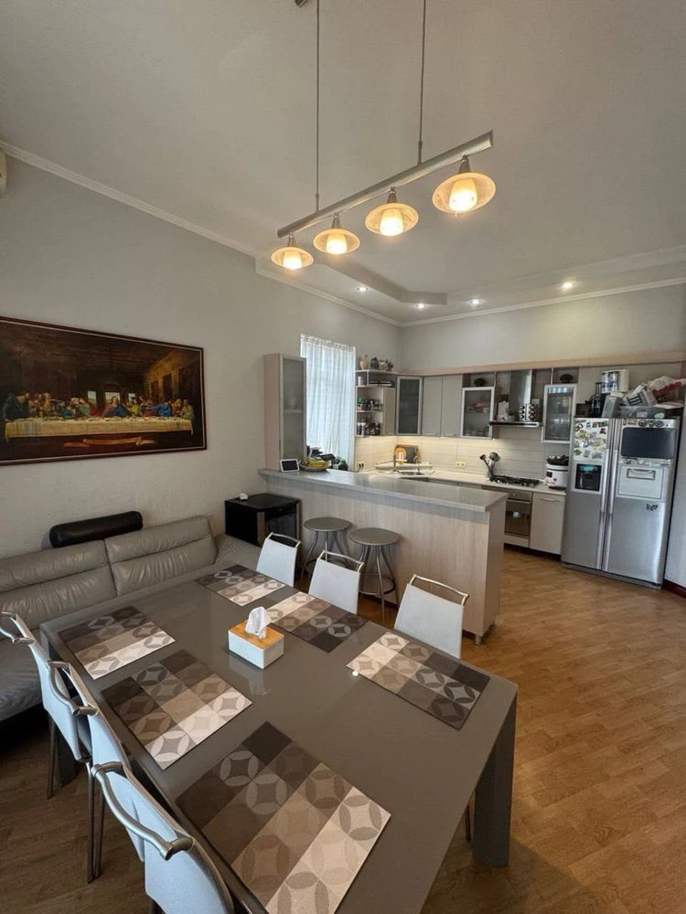 For sale, a large house with renovation