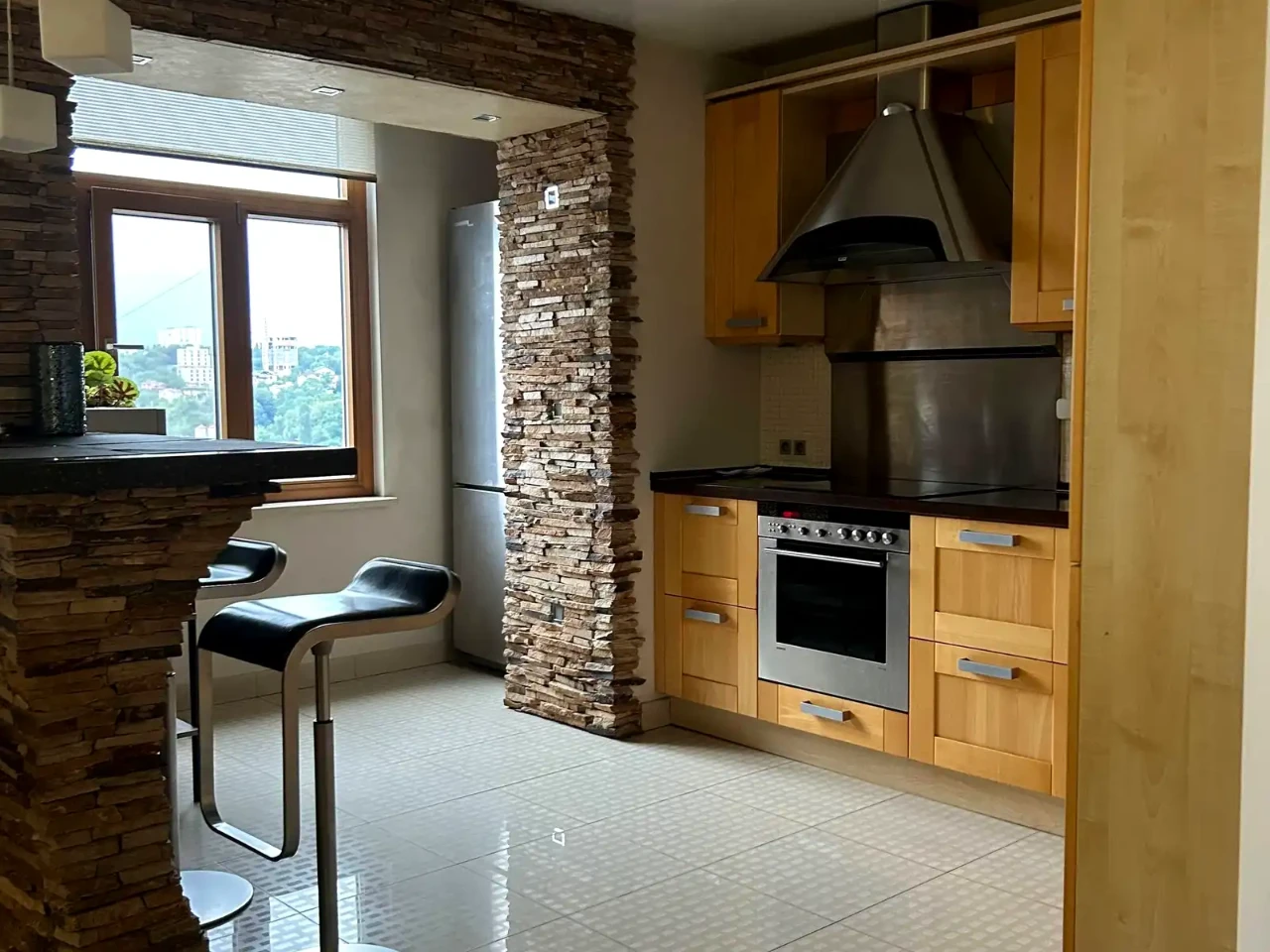 Rent 3-room apartment 77 sq m, 9th floor