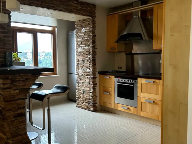 Оренда квартири 3-кімн. 77 м² 9/9 пов.