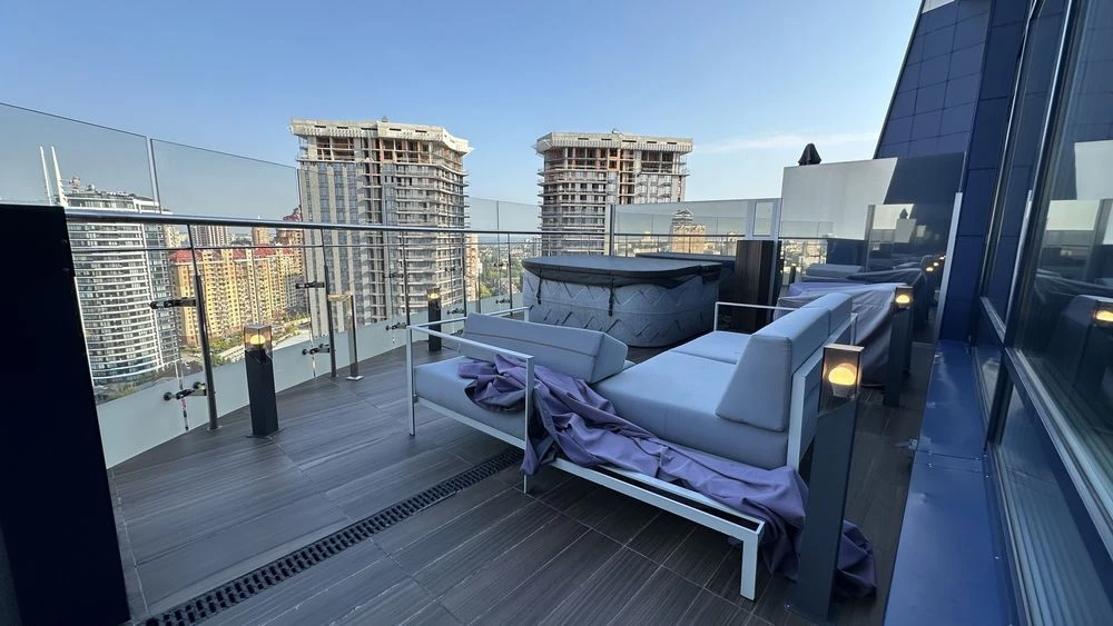 Top apartment in the center of Kyiv. TERRACE, jacuzzi. URGENT!