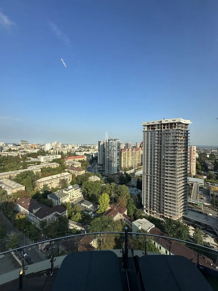 Top apartment in the center of Kyiv. TERRACE, jacuzzi. URGENT!