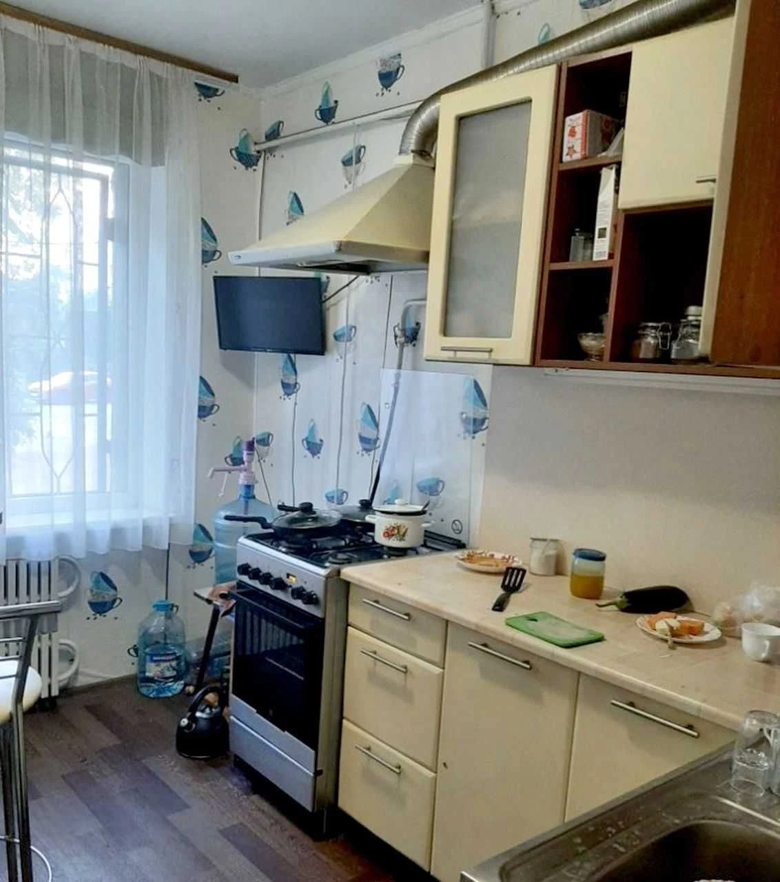 For sale 5-room apartment (Czech-style) in Levoberezhny-3