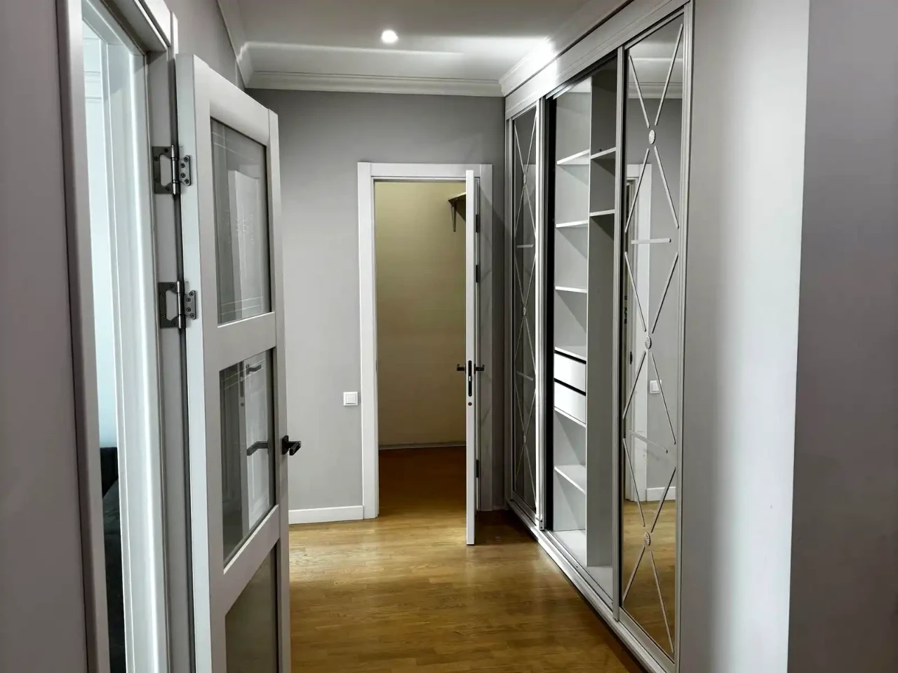Rent 2-bedroom apartment 70 sq m on the 4th floor
