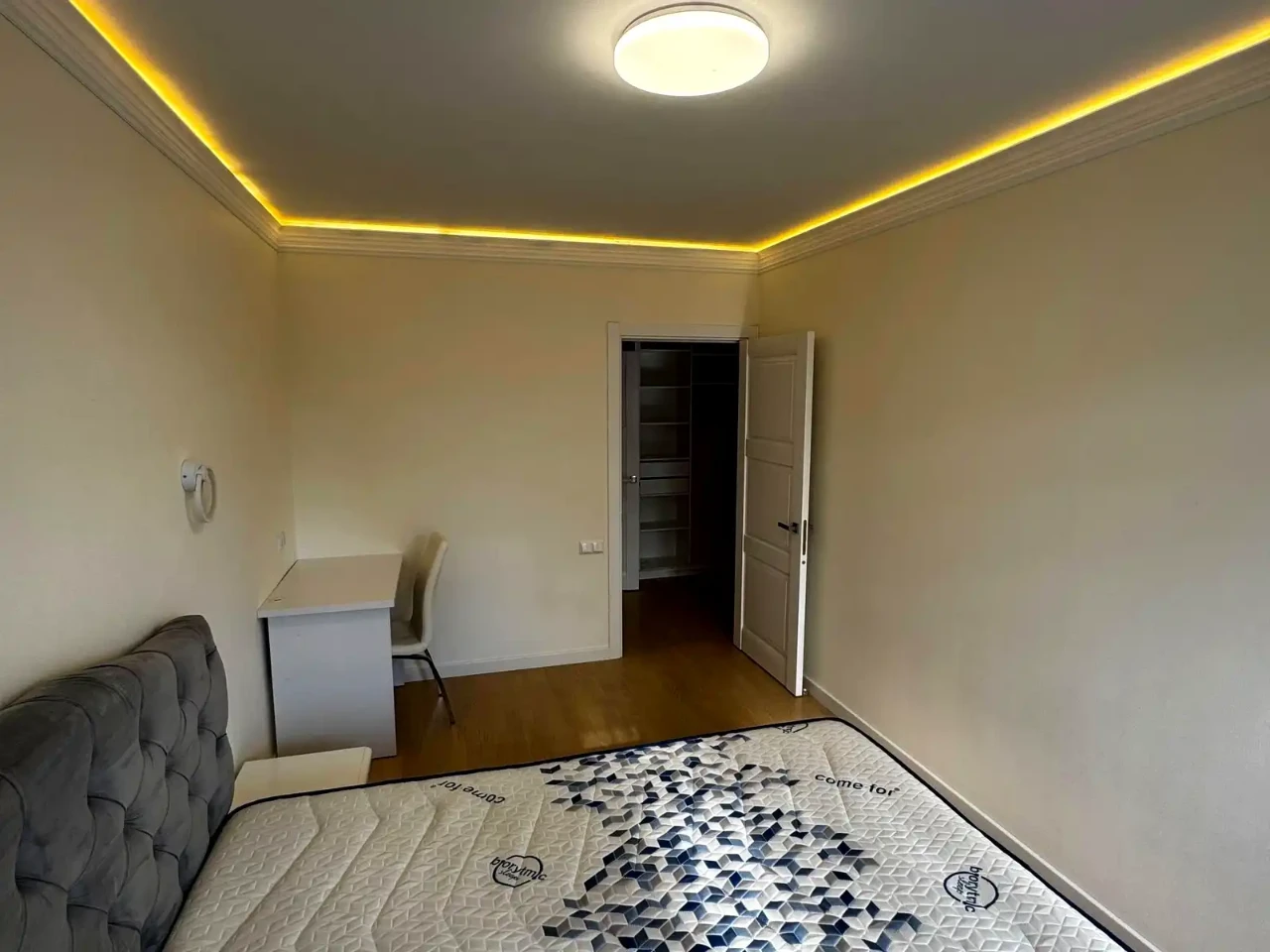 Rent 2-bedroom apartment 70 sq m on the 4th floor