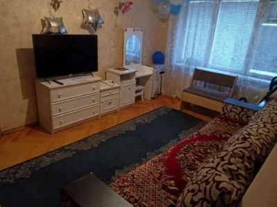 3х комнатная квартира с ремонтом на Дарницкой площади