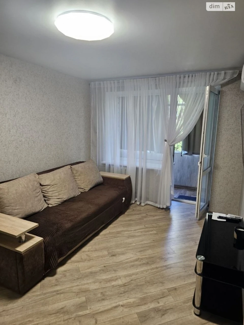 Довгострокова Аренда Квартири, Робоча