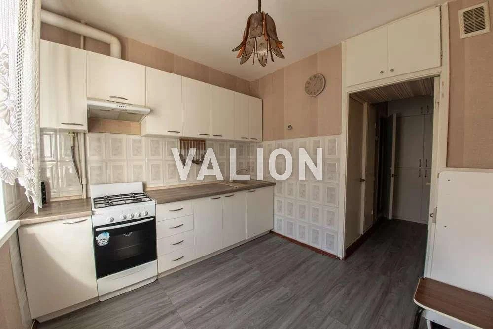 Sale of a 2-room apartment on Visotsky Street 6a