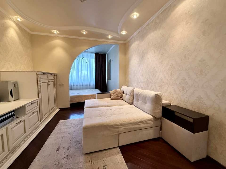 Apartment. Kyiv, Berezaysky Prospect.
