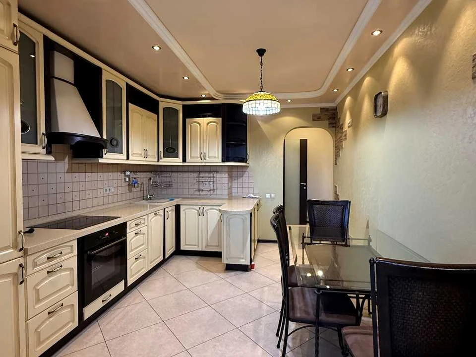 Apartment. Kyiv, Berezaysky Prospect.