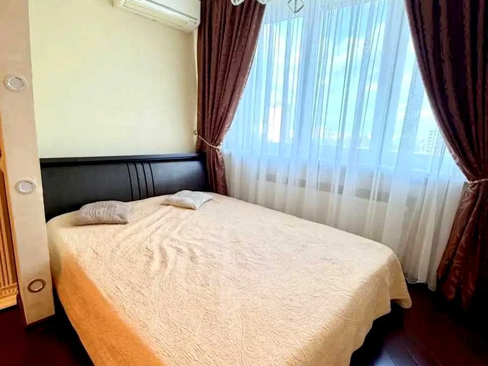 Apartment. Kyiv, Berezaysky Prospect.