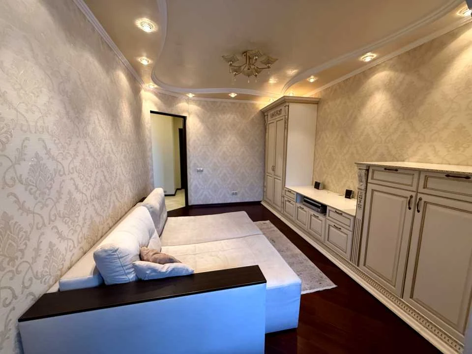 Apartment. Kyiv, Berezaysky Prospect.