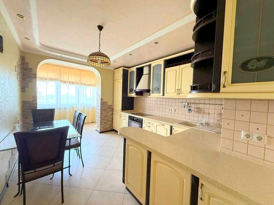 Apartment. Kyiv, Berezaysky Prospect.