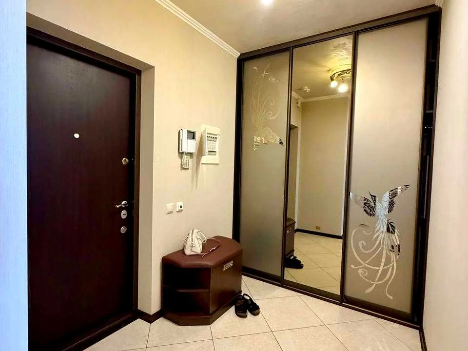 Apartment. Kyiv, Berezaysky Prospect.