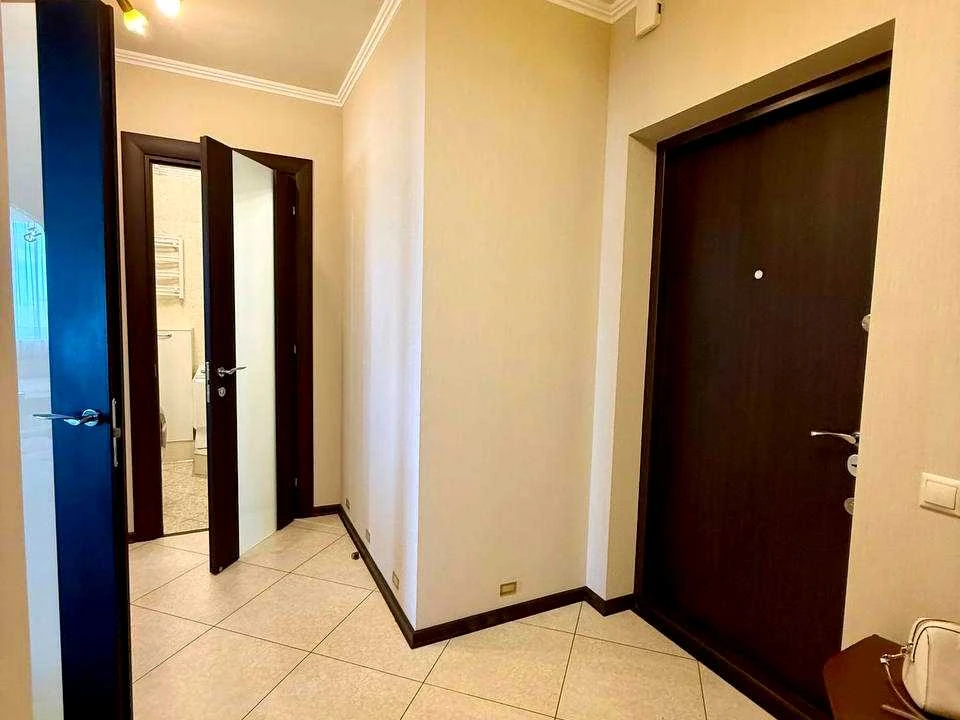 Apartment. Kyiv, Berezaysky Prospect.