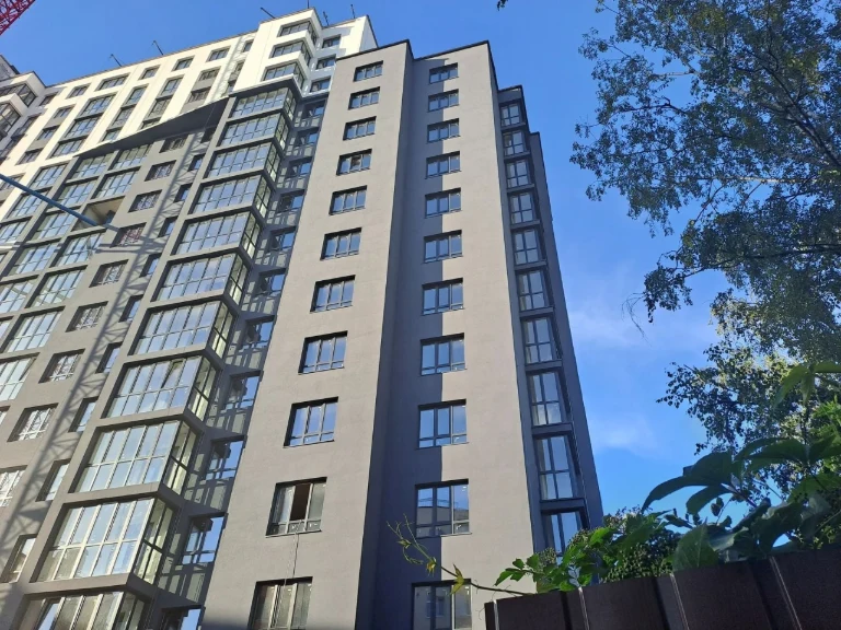 Продаж 2к квартири 70 кв. м на вул. Полковника Данила Нечая