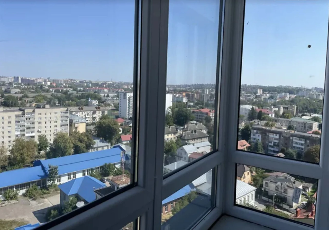 Продаж 2к квартири 70 кв. м на вул. Полковника Данила Нечая