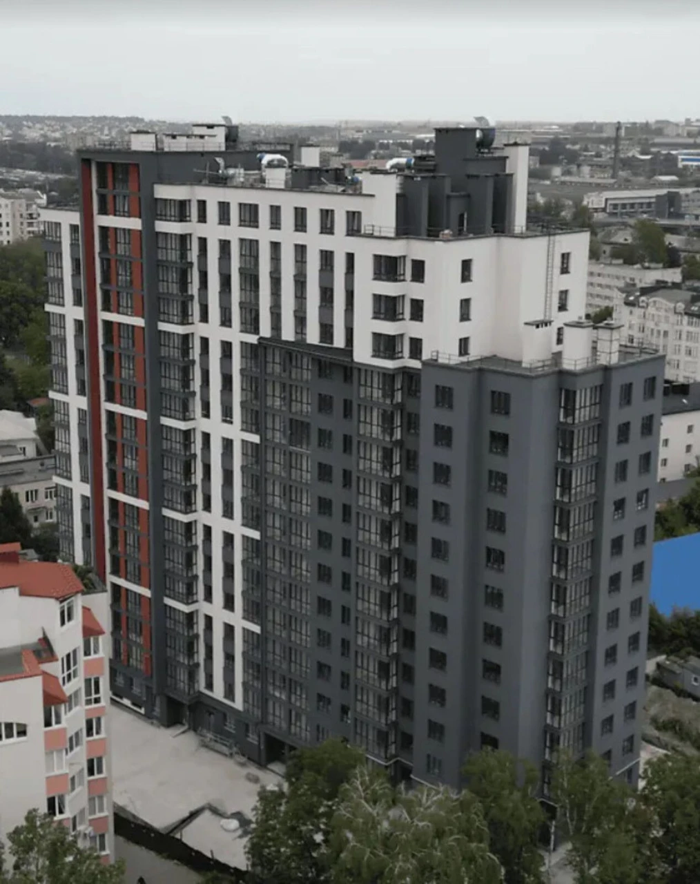 Продаж 2к квартири 70 кв. м на вул. Полковника Данила Нечая