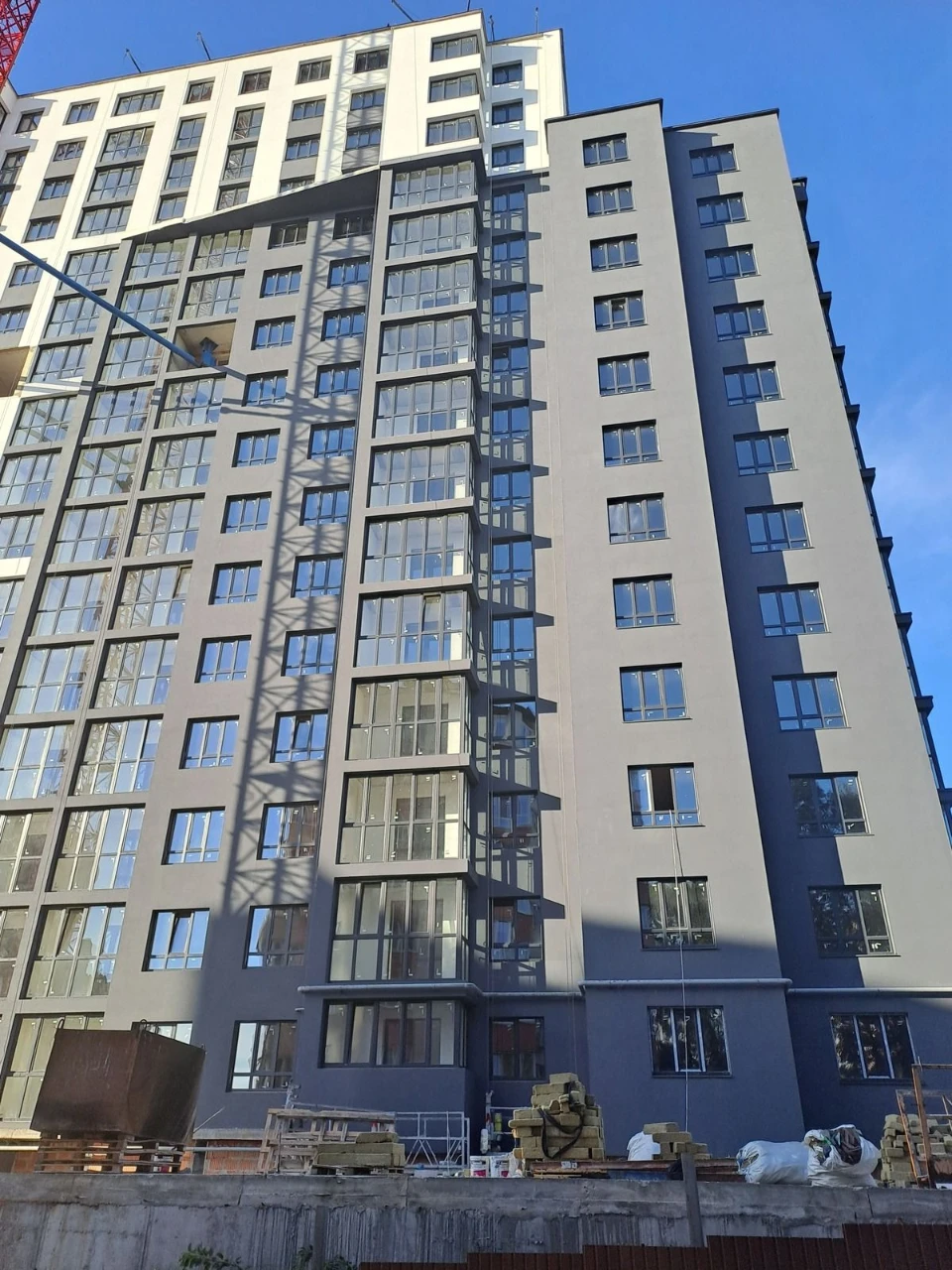 Продаж 2к квартири 70 кв. м на вул. Полковника Данила Нечая