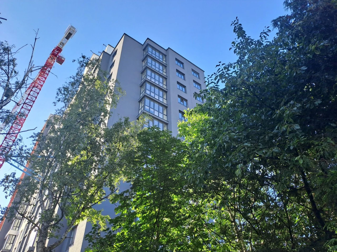 Продаж 2к квартири 70 кв. м на вул. Полковника Данила Нечая