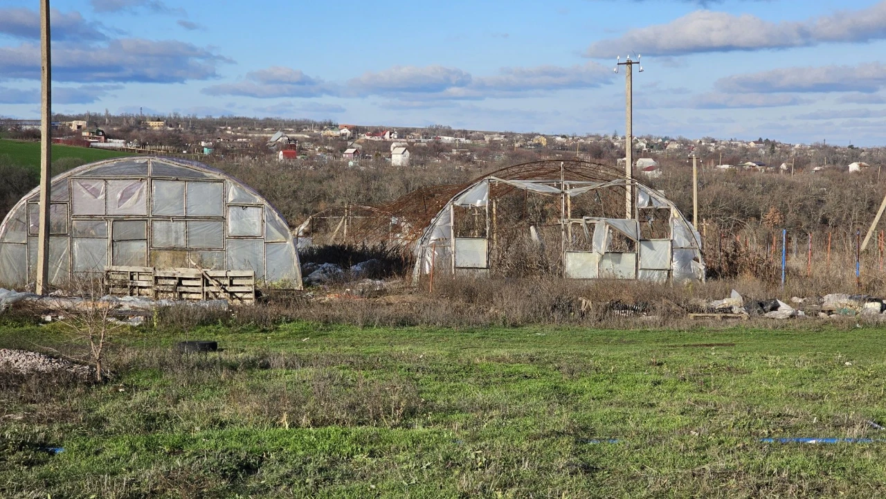 Гос-Акт 10 гектаров, Теплицы, Вода для полива, Собственная земля 65 кв.