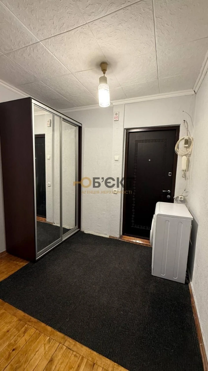 Продам 3-к квартиру возле м. Героев Труда — ул. Бучмы, 44Б.