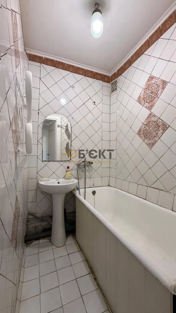 Продам 3-к квартиру возле м. Героев Труда — ул. Бучмы, 44Б.