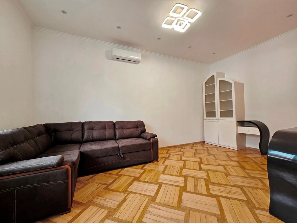 Sale of a 3-room apartment of 70 m², Ioanna Pavla II street, 7