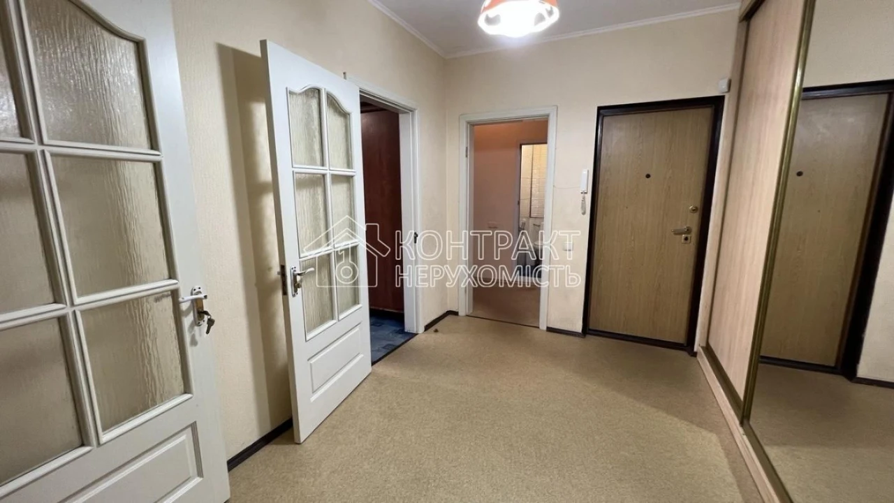 Продам 3х  к  м.Студенческая Салтовка  522 м/р  вул. Ак.Павл