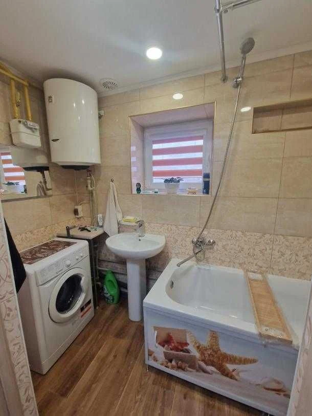 Selling a 1-bedroom apartment on Gordienkovskaya, near Levada metro station.