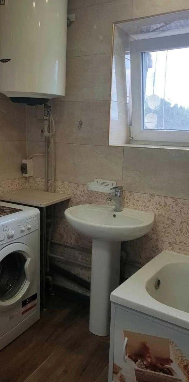 Selling a 1-bedroom apartment on Gordienkovskaya, near Levada metro station.