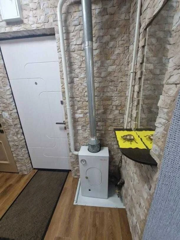 Selling a 1-bedroom apartment on Gordienkovskaya, near Levada metro station.