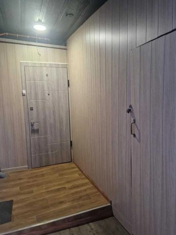 Selling a 1-bedroom apartment on Gordienkovskaya, near Levada metro station.
