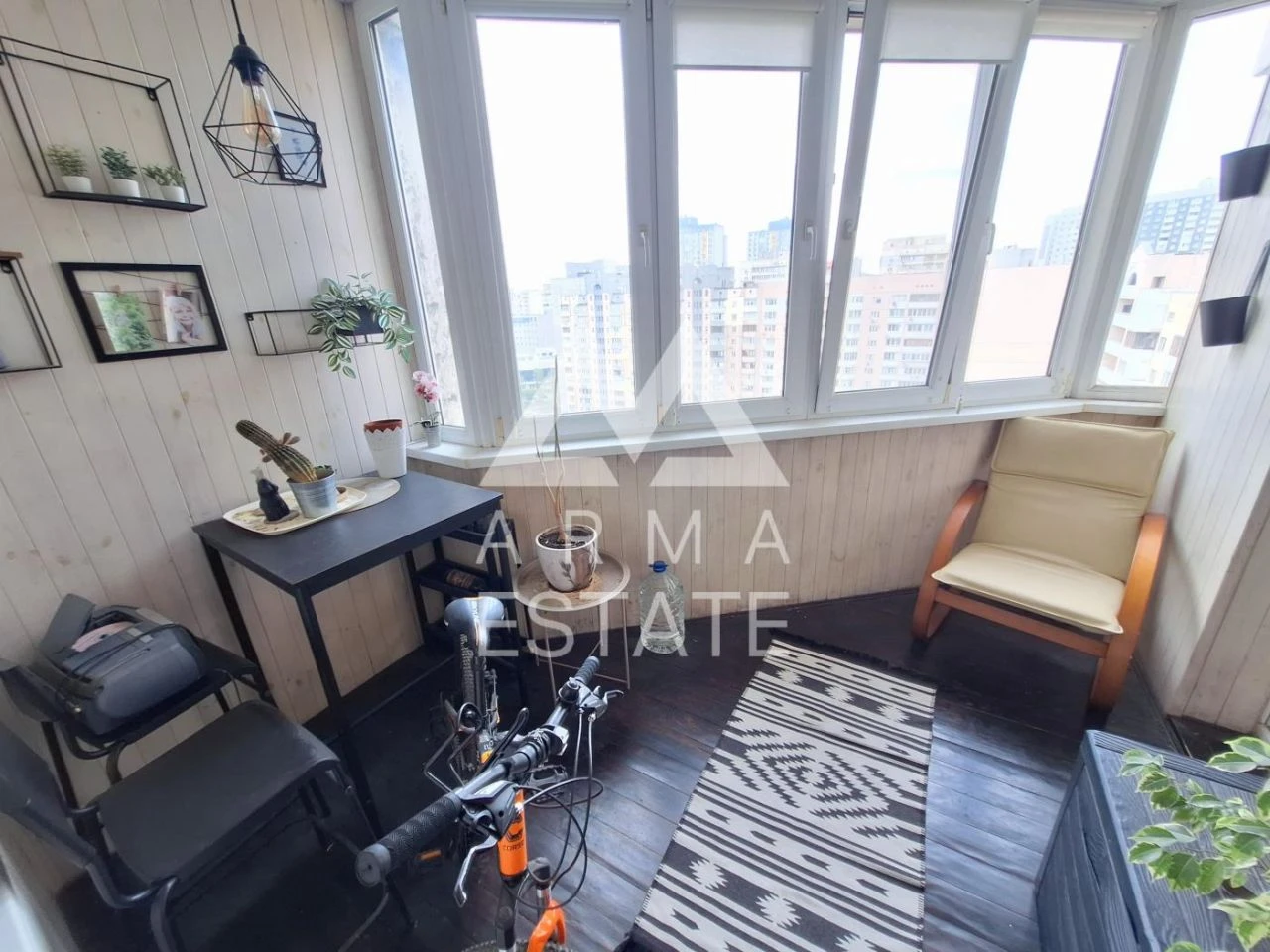 Продається трикімнатна квартира (93 м²) у Києві, Дарницький район