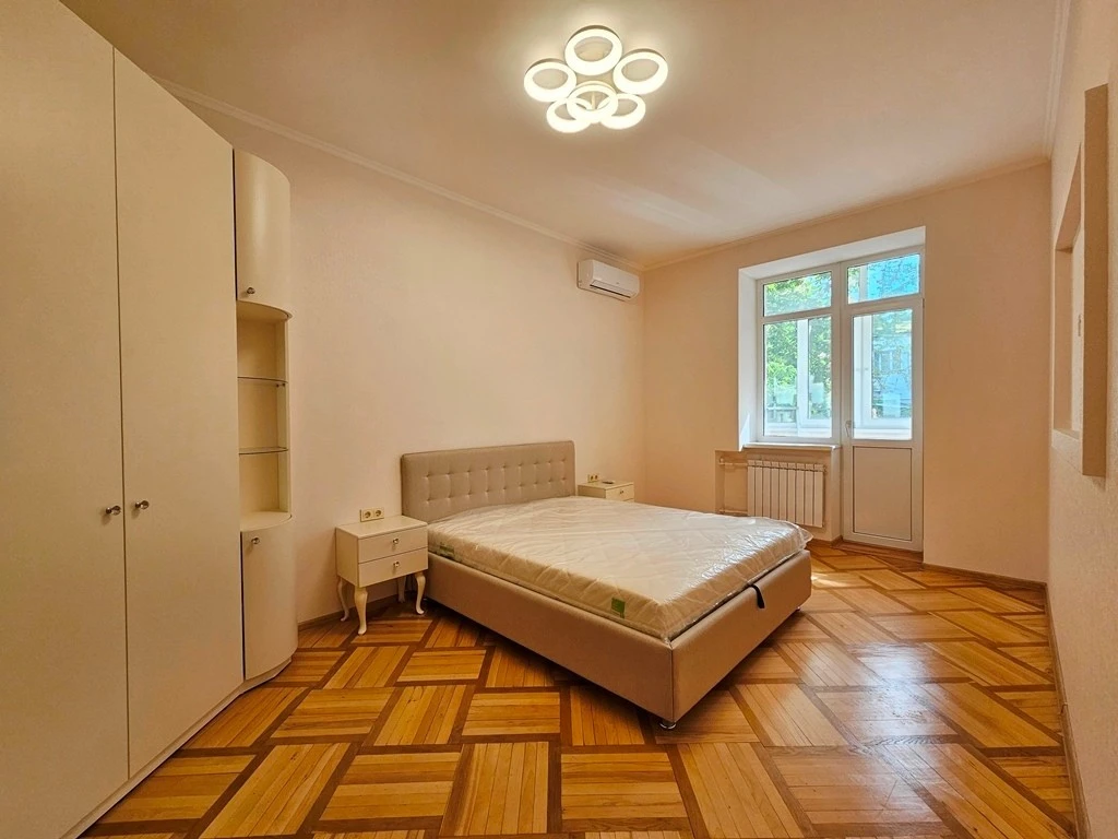 Sale of a 3-room apartment of 70 m², Ioanna Pavla II street, 7