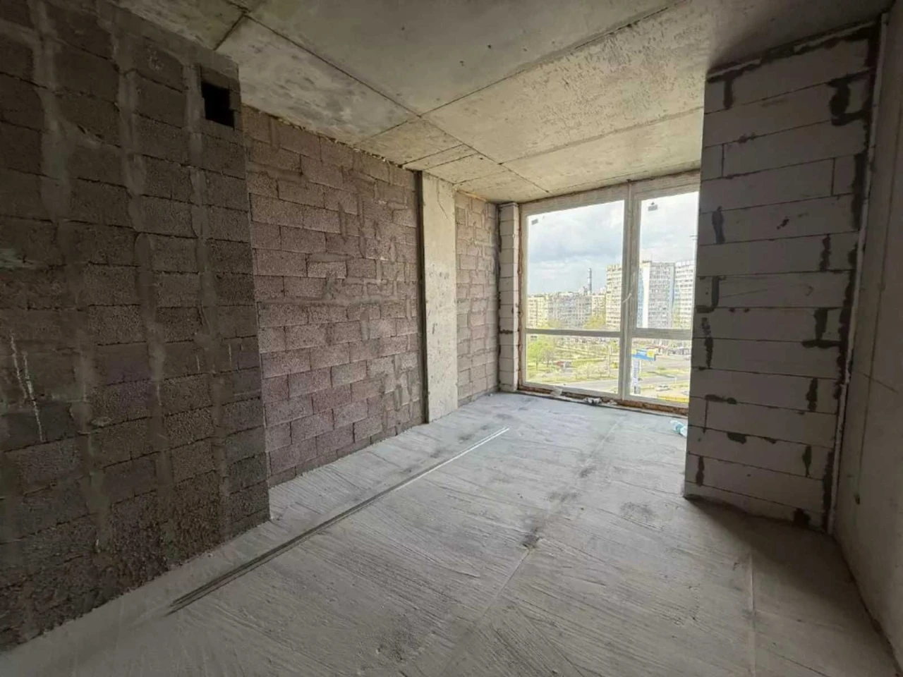 1-bedroom apartment in new building, renovation needed