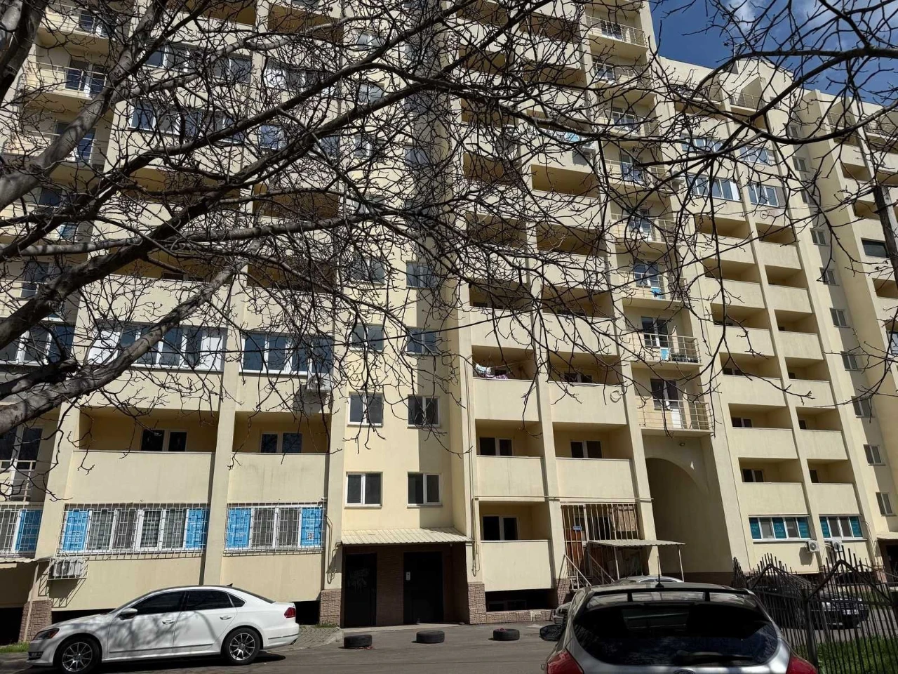 3-room apartment for sale in a new brick building