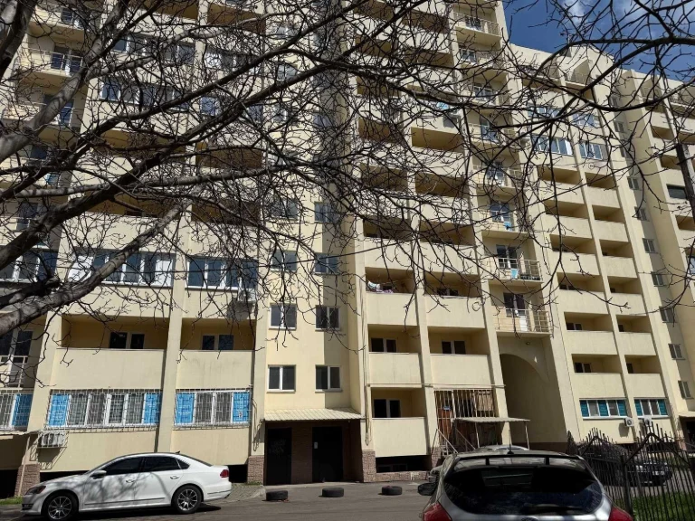 3-room apartment for sale in a new brick building