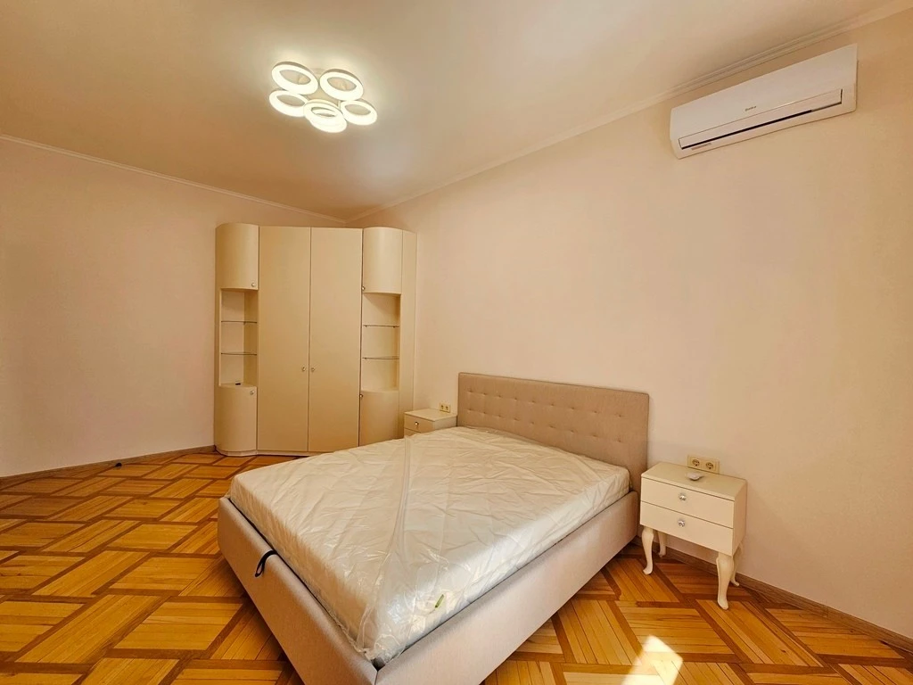 Sale of a 3-room apartment of 70 m², Ioanna Pavla II street, 7