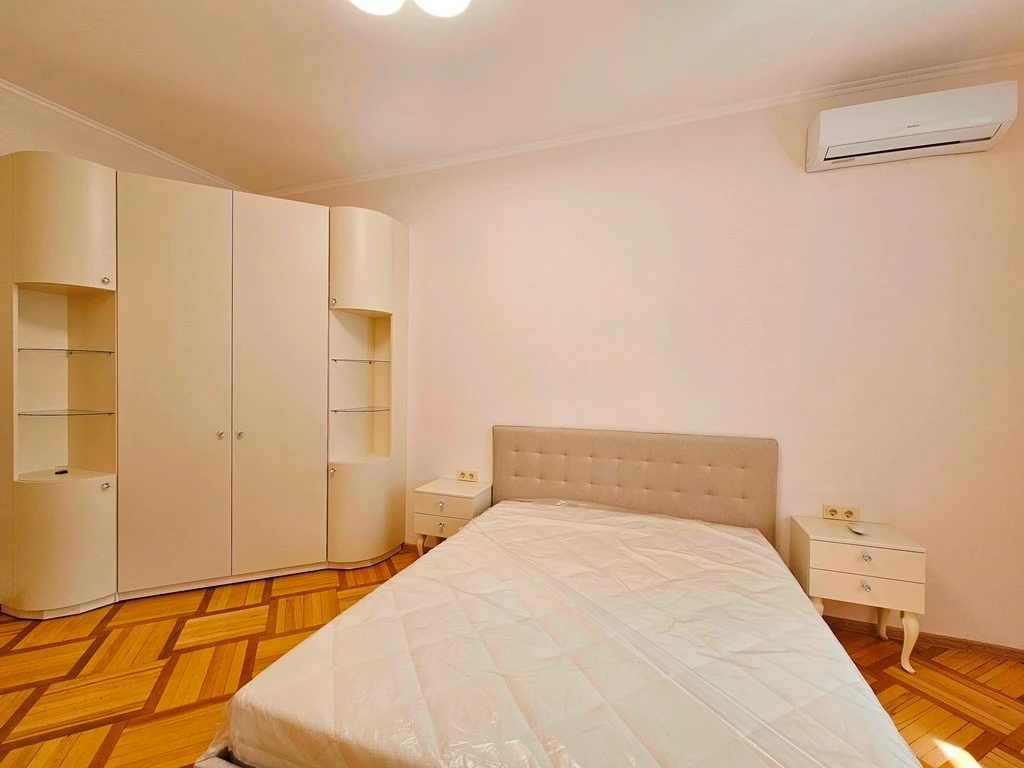 Sale of a 3-room apartment of 70 m², Ioanna Pavla II street, 7