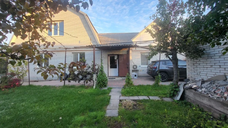 House, Green Yard.