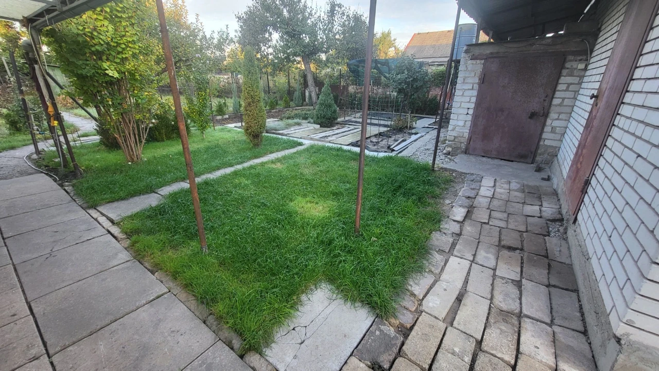 House, Green Yard.