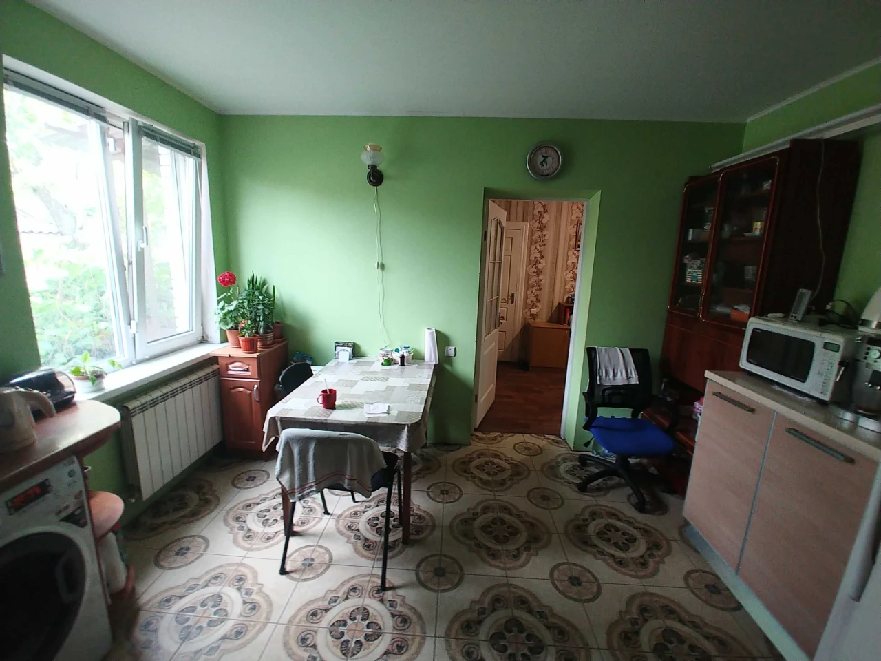 House, Green Yard.