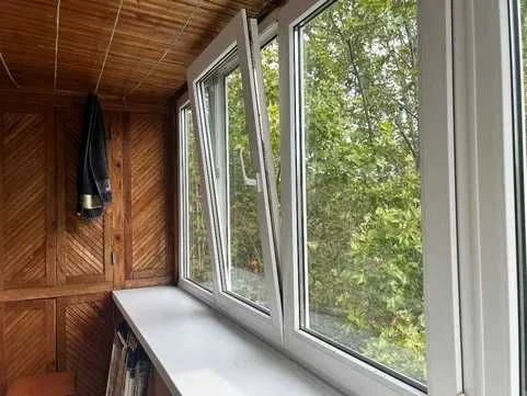 2-room apartment with a fenced balcony on Cheremushki Kosmonavtov