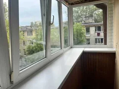 2-room apartment with a fenced balcony on Cheremushki Kosmonavtov
