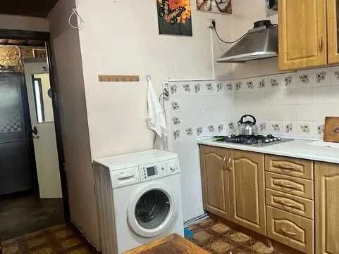 2-room apartment with a fenced balcony on Cheremushki Kosmonavtov