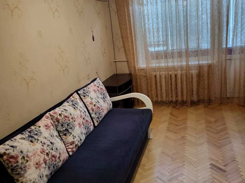 Apartment. Kyiv, Voskresensky Prospect.