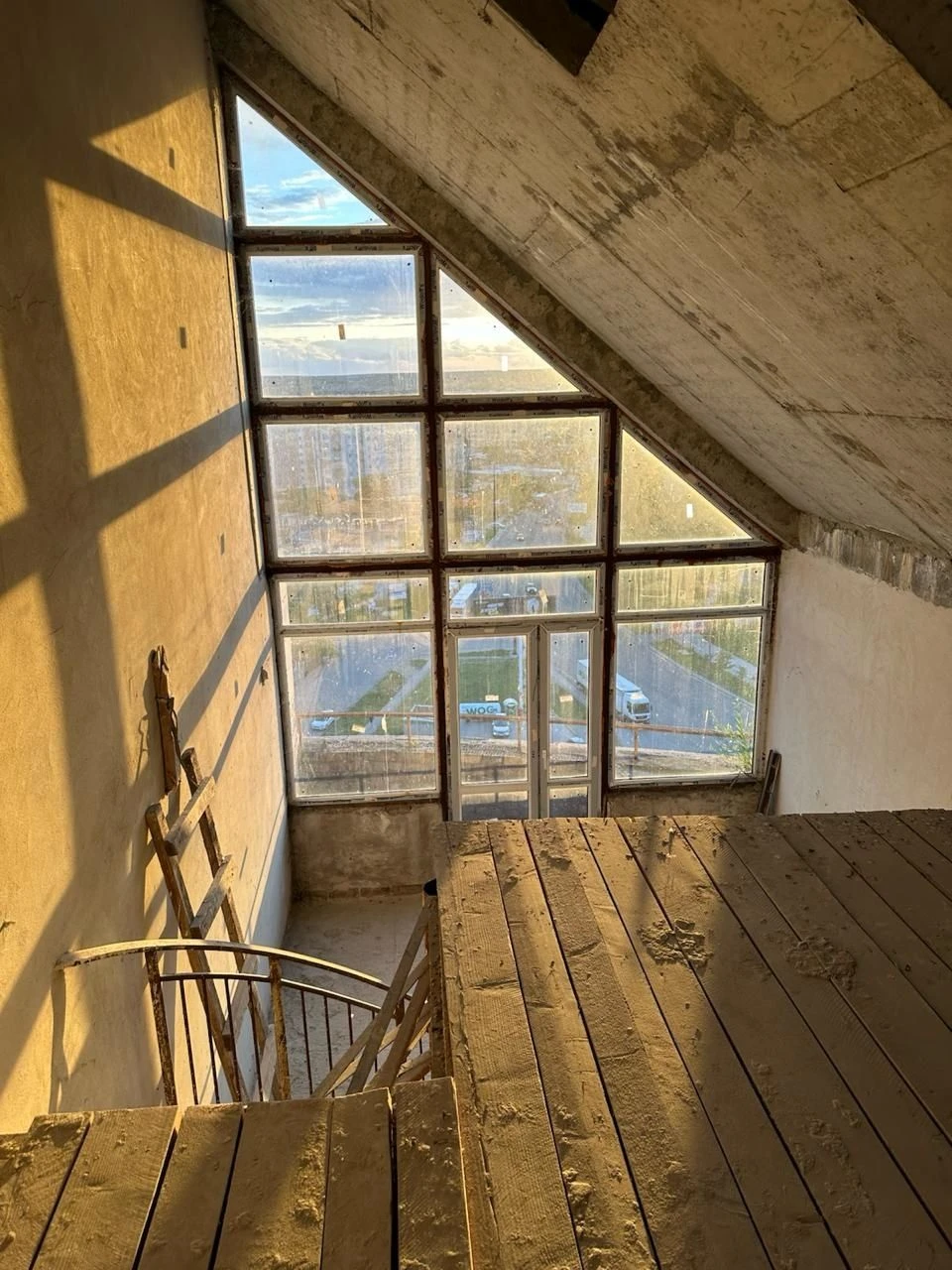 For sale: 4-room raw apartment
