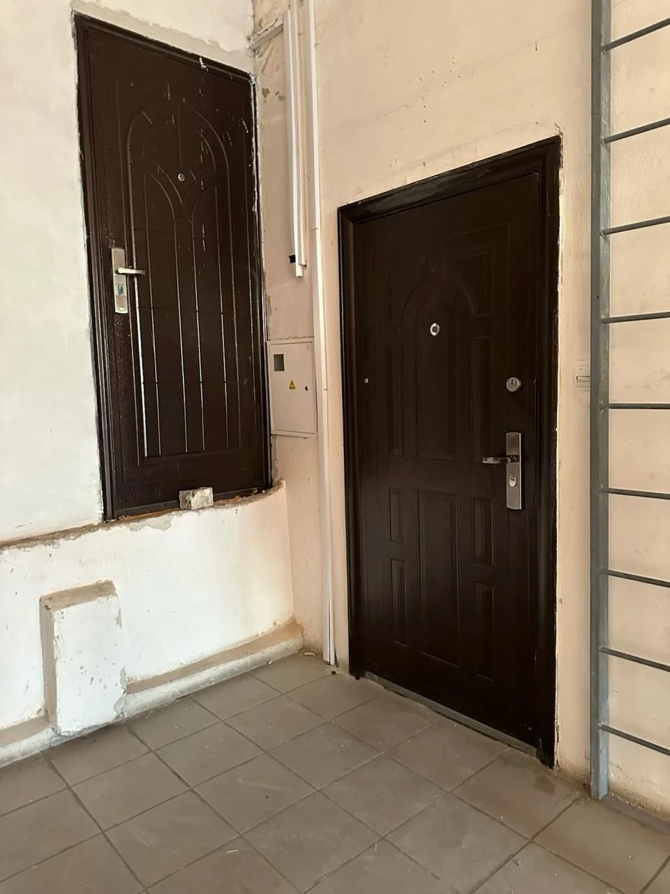 For sale: 4-room raw apartment