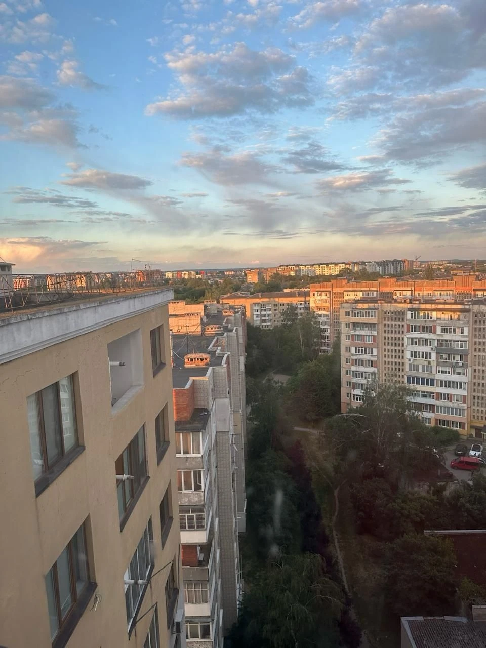 For sale: 4-room raw apartment