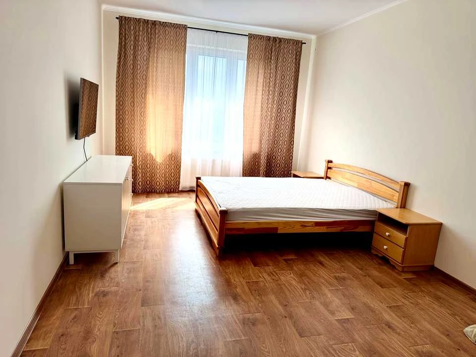 Квартира. Київ, Коноплянська вулиця